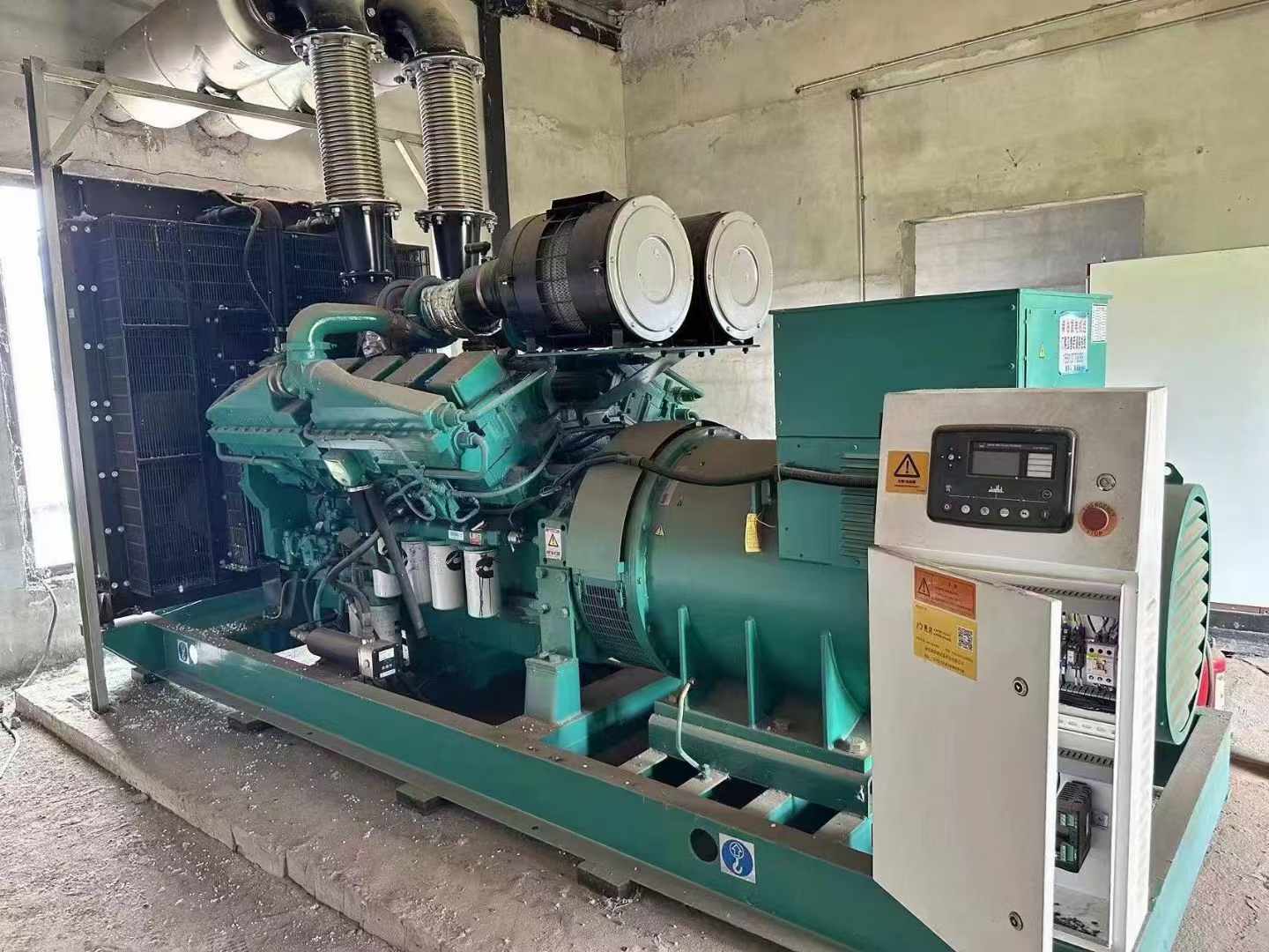 两当无功补偿装置的性能评估需要考虑哪些因素?