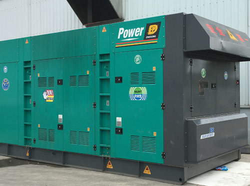 两当升级发电机组的过程中需要注意哪些安全事项？