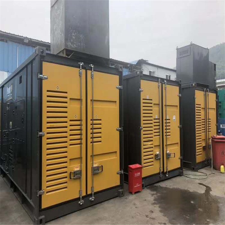 两当温度变化对不同类型欠压保护装置的可靠性影响有何差异？