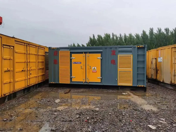 两当柴油发电机如何判断干式空气滤清器是否需要更换？