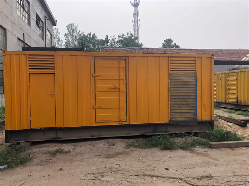 两当发电机出租进行负载测试时，电瓶电量不足的具体判断标准是什么？