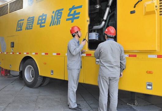 两当如何清理被灰尘覆盖的机油散热器？